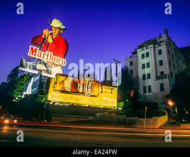 LOS ANGELES, CA - 1 agosto: Il Chateau Marmont Hotel, Sunset Boulevard striscia a Los Angeles, la California il 1 agosto 1995. Foto Stock