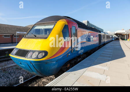 East Midlands Treni Treni ad alta velocità (HST) presso la stazione di Nottingham, Nottingham, Inghilterra, Regno Unito Foto Stock