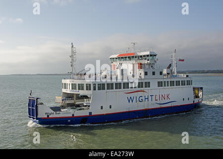 Traghetto per l'isola di Wight, Wight Sun, viaggiando da Lymington a Yarmouth. Foto Stock