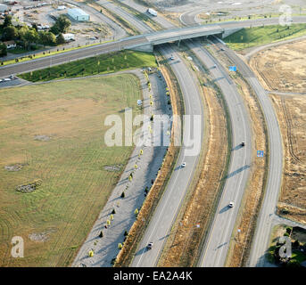 Un cavalcavia su un tratto tranquillo della Interstate 15 negli Stati Uniti Foto Stock