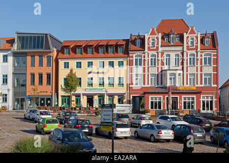 La piazza del mercato di Bergen, Ruegen Isola, Meclemburgo-Pomerania Occidentale, Germania Foto Stock