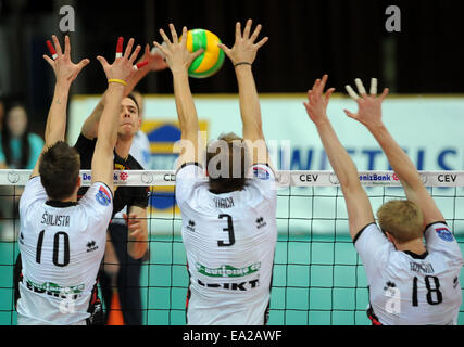 Ceske Budejovice, Repubblica Ceca. 5 Novembre, 2014. Marius Wlazly della PGE Skra Belchatow nella foto durante il volley maschile di Champions League 1° round group F match Jihostroj Ceske Budejovice vs PGE Skra Belchatow in Ceske Budejovice, Repubblica Ceca, 5 novembre 2014. © Vaclav Pancer/CTK foto/Alamy Live News Foto Stock