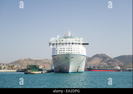 Royal Caribbean International la nave di crociera avventura del mare e al porto di Cartagena, Spagna Foto Stock