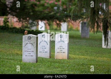 Le lapidi di soldati confederati nel cimitero dell'Università della Virginia cimitero. Foto Stock