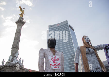 Città del Messico dimostrazione Ayotzinapa manifestanti Foto Stock