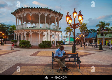 Gazebo nel parco centrale, Puerto Plata, Repubblica Dominicana, West Indies, dei Caraibi e America centrale Foto Stock