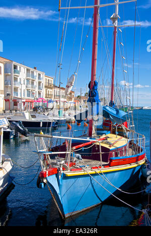 Barche nel porto, Meze, Herault, Languedoc Roussillon regione, Francia, Europa Foto Stock