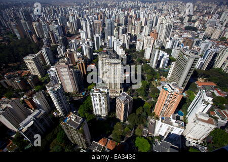 Vista su Sao Paulo grattacieli e traffico dal taxi elicottero, Sao Paulo, Brasile, Sud America Foto Stock