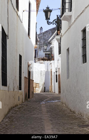 Vicolo nel centro storico della città di Ronda Foto Stock