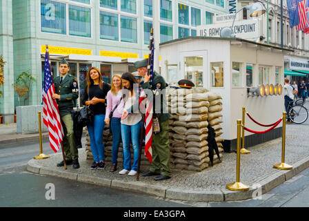 Il Checkpoint Charlie, Friedrichstrasse, Friedrichstadt, quartiere Mitte, Berlino Est, Germania Foto Stock