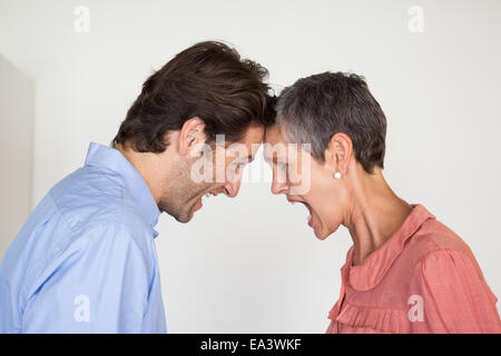 Angry business la gente gridava a ciascun altro Foto Stock