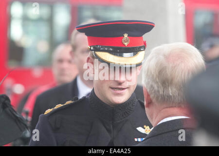 Londra, Regno Unito. 6 Novembre, 2014. S.a.r. il principe Harry apre ufficialmente la British Legion Giardino della Rimembranza a Westminster Abbey e saluta British veterani di guerra Credito: amer ghazzal/Alamy Live News Foto Stock