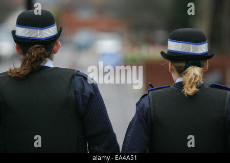 La polizia del sostegno comunitario degli ufficiali di pattuglia in Weston Super Mare, Somerset Foto Stock