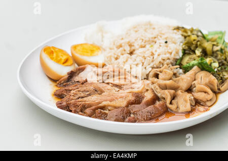 Khao Kha Mu, Thailandia cibo popolare di maiale riso del fuso a snodo. Foto Stock