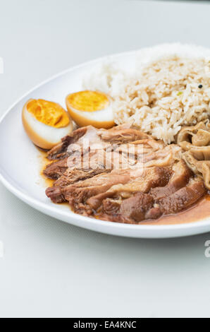 Khao Kha Mu, Thailandia cibo popolare di maiale riso del fuso a snodo. Foto Stock