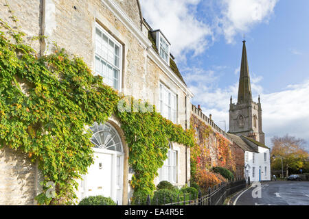 Il campanile della chiesa di San Lorenzo in Cotswold cittadina di Lechlade sul Tamigi, Gloucestershire, England, Regno Unito Foto Stock