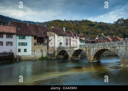 Serata in St-Ursanne, Canton Giura, Svizzera Foto Stock