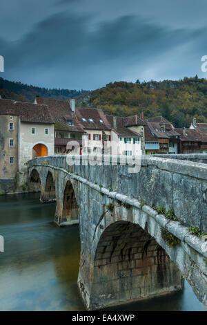 Serata in St-Ursanne, Canton Giura. Foto Stock