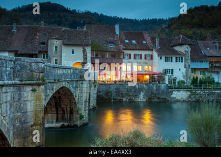 Serata in St-Ursanne, Canton Giura, Svizzera Foto Stock