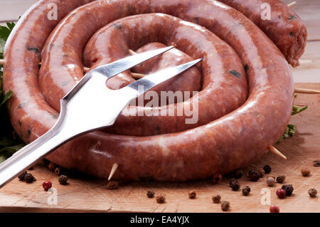 Tipica siciliana salsiccia di maiale, condito con prezzemolo, sesamo e pepe Foto Stock