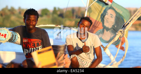 Due marinai Nubiano. a sud di Egitto , Aswan . Foto Stock