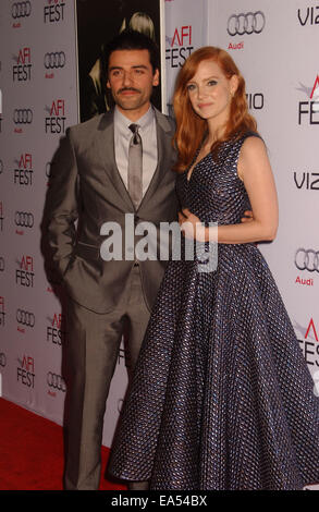 Hollywood, California, USA. 6 Nov, 2014. Jessica Chastain & Oscar Isaac frequentare lo screening di ''una più violenta anno''al Dolby Theater a Hollywood, Ca su .Novembre 6, 2014. 2014 Credit: Phil Roach/Globe foto/ZUMA filo/Alamy Live News Foto Stock