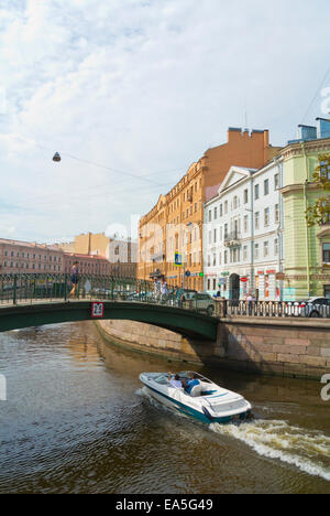 Barca in Griboyedova canal, a Sennaya Square, San Pietroburgo, Russia, Europa Foto Stock