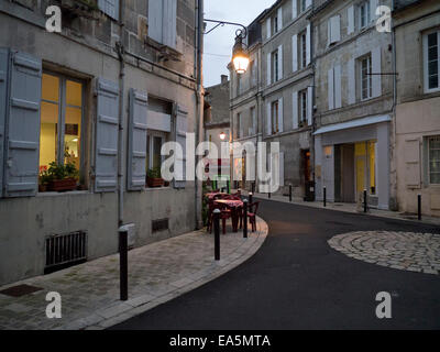 Cognac in Francia il dipartimento della Charente presenta la sua lunga storia nel centro medievale noto come 'Vieux Cognac". Foto Stock