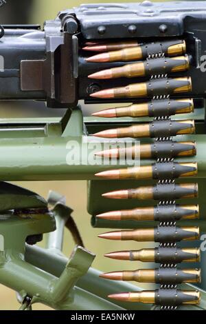 proiettili per mitragliatrice. Primo piano di un sacco di proiettili.  Violenza delle armi in America Foto stock - Alamy