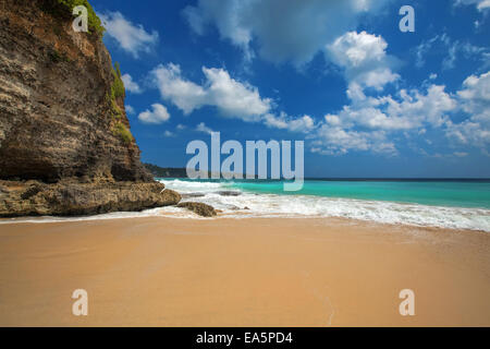 Onde da surf e 'turqoise' acqua Foto Stock