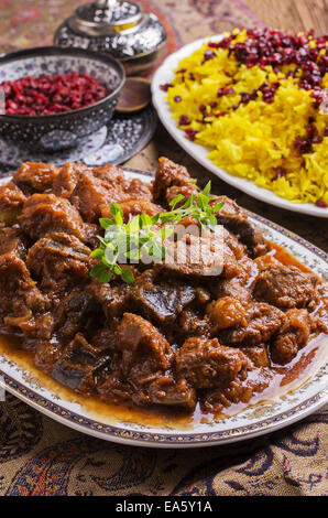 Xoresht-e badenjan - persiano ragù di agnello Foto Stock