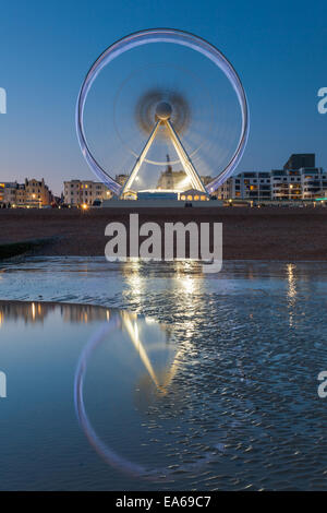 Serata a Brighton ruota, East Sussex, Inghilterra. Foto Stock