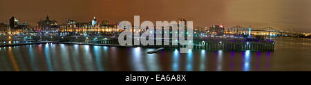 Panorama di Montreal, Canada docks di notte. Foto Stock