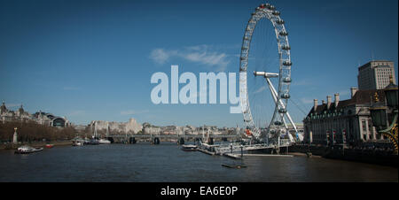 Inghilterra, London, London Eye con il fiume Tamigi Foto Stock