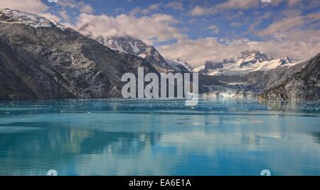 Paesaggio montano, Glacier Bay National Park, Johns Hopkins Inlet, Alaska, Stati Uniti Foto Stock