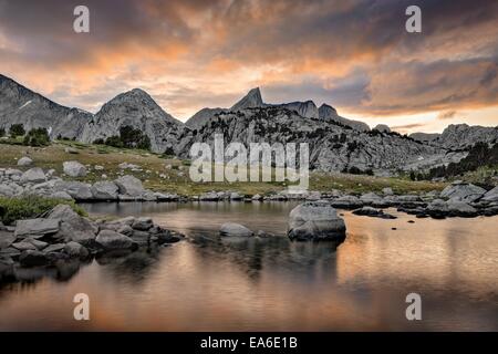 Stati Uniti d'America, Wyoming Bridger-Teton National Forest, Tramonto al Lago Piramide Foto Stock