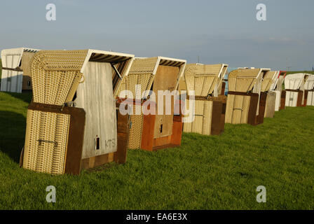 Sedie da spiaggia in vimini in Buesum Foto Stock