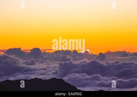 Stati Uniti d'America, Hawaii, Haleakala National Park, la vista del cielo dal vertice di Haleakala al tramonto Foto Stock