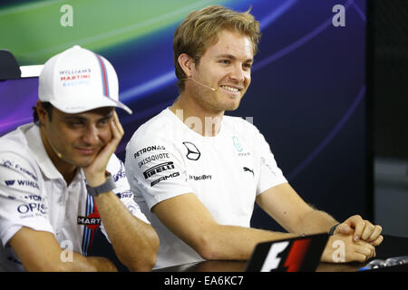 Motorsports: FIA Formula One World Championship 2014, il Gran Premio del Brasile, #19 Felipe Massa (BRA, Williams Martini Racing), #6 Nico Rosberg (GER, Mercedes AMG Petronas Team di F1), Foto Stock