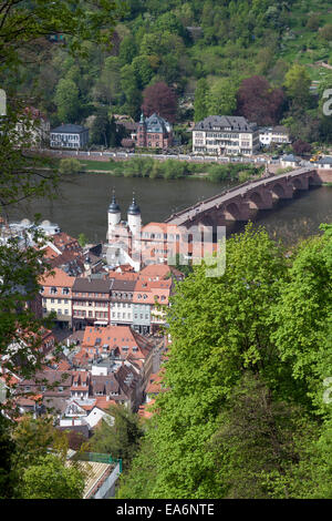 Vista aerea del Ponte Vecchio, Alte-Brucke e old town market place, Heidelberg, Germania Foto Stock