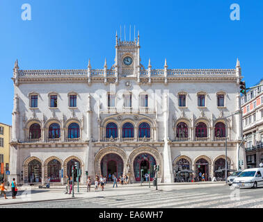 Il Rossio Stazione ferroviaria ingresso. Un xix secolo stazione ferroviaria costruita in stile neo-stile manuelino che serve la linea di Sintra. Foto Stock