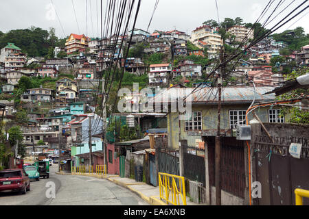 Alloggiamento congestionato a Baguio City, Filippine. Foto Stock