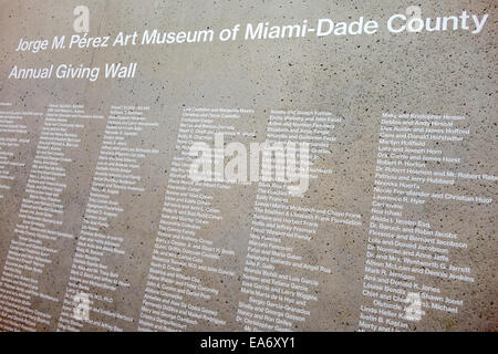 Miami Florida,Museum Park,Jorge M. Perez Art Museum Miami,PAMM,lista,donatori,annuale dare muro,visitatori viaggio viaggio turismo turistico punto di riferimento Foto Stock