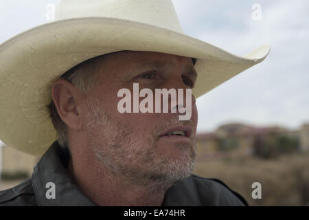 FILE PIX: San Bernardino, in California, Stati Uniti d'America. Xix Nov, 2013. La polizia ha arrestato CHARLES MERRITT il partner aziendale di Giuseppe McStay sul sospetto di uccisione di Giuseppe, estate, Gianni e Giuseppe McStay jr. La famiglia McStay resti sono stati trovati nelle tombe di bassifondi dello scorso anno sul bordo del deserto in Victorville. Nella foto: nov. 19, 2013 - Hesperia, California, Stati Uniti - CHARLES "chase' MERRITT in Hesperia. Merritt era il business partner di padre Joseph McStay. Credito: ZUMA Press, Inc./Alamy Live News Foto Stock