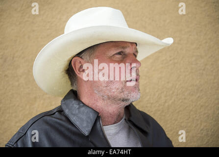 FILE PIX: San Bernardino, in California, Stati Uniti d'America. Xix Nov, 2013. La polizia ha arrestato CHARLES MERRITT il partner aziendale di Giuseppe McStay sul sospetto di uccisione di Giuseppe, estate, Gianni e Giuseppe McStay jr. La famiglia McStay resti sono stati trovati nelle tombe di bassifondi dello scorso anno sul bordo del deserto in Victorville. Nella foto: nov. 19, 2013 - Hesperia, California, Stati Uniti - CHARLES "chase' MERRITT in Hesperia. Merritt era il business partner di padre Joseph McStay. Credito: ZUMA Press, Inc./Alamy Live News Foto Stock