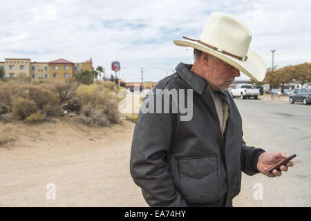 FILE PIX: San Bernardino, in California, Stati Uniti d'America. Xix Nov, 2013. La polizia ha arrestato CHARLES MERRITT il partner aziendale di Giuseppe McStay sul sospetto di uccisione di Giuseppe, estate, Gianni e Giuseppe McStay jr. La famiglia McStay resti sono stati trovati nelle tombe di bassifondi dello scorso anno sul bordo del deserto in Victorville. Nella foto: nov. 19, 2013 - Hesperia, California, Stati Uniti - CHARLES "chase' MERRITT in Hesperia. Merritt era il business partner di padre Joseph McStay. Credito: ZUMA Press, Inc./Alamy Live News Foto Stock