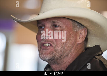 FILE PIX: San Bernardino, in California, Stati Uniti d'America. Xix Nov, 2013. La polizia ha arrestato CHARLES MERRITT il partner aziendale di Giuseppe McStay sul sospetto di uccisione di Giuseppe, estate, Gianni e Giuseppe McStay jr. La famiglia McStay resti sono stati trovati nelle tombe di bassifondi dello scorso anno sul bordo del deserto in Victorville. Nella foto: nov. 19, 2013 - Hesperia, California, Stati Uniti - CHARLES "chase' MERRITT in Hesperia. Merritt era il business partner di padre Joseph McStay. Credito: ZUMA Press, Inc./Alamy Live News Foto Stock