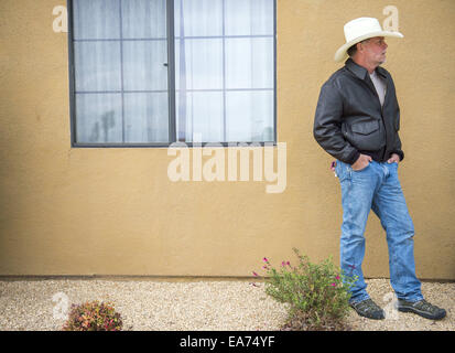 FILE PIX: San Bernardino, in California, Stati Uniti d'America. Xix Nov, 2013. La polizia ha arrestato CHARLES MERRITT il partner aziendale di Giuseppe McStay sul sospetto di uccisione di Giuseppe, estate, Gianni e Giuseppe McStay jr. La famiglia McStay resti sono stati trovati nelle tombe di bassifondi dello scorso anno sul bordo del deserto in Victorville. Nella foto: nov. 19, 2013 - Hesperia, California, Stati Uniti - CHARLES "chase' MERRITT in Hesperia. Merritt era il business partner di padre Joseph McStay. Credito: ZUMA Press, Inc./Alamy Live News Foto Stock