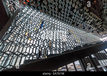 Interno di Harpa, concert hall e il centro conferenze in Reykjavík, Islanda. Foto Stock