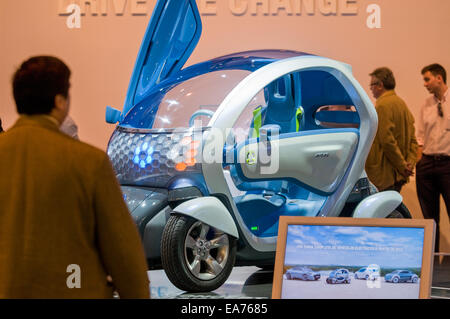 Madrid, Spagna - un elettrico Tata carrello sulla Tata stand presso il Salon internacional del Automovil Ecologico y de la Movilidad così Foto Stock